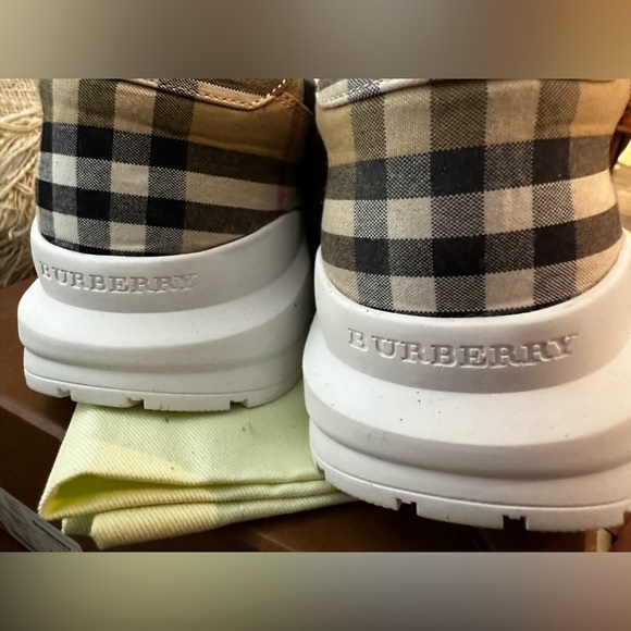 Shoes - Burberry sneakers